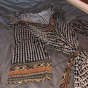 Patterned dress with belt